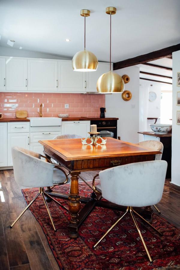 Apartment Aussee- Atelier Salzherrenhof- Kueche, Wlan, Netflix Bad Aussee Bagian luar foto